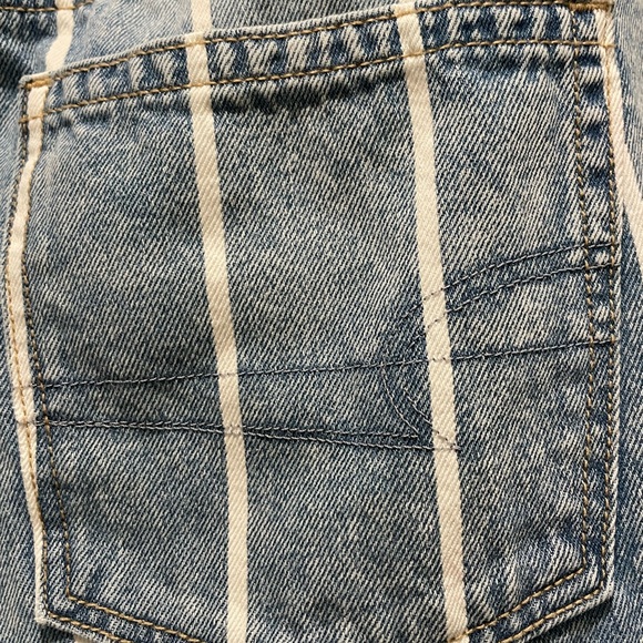 American Eagle blue Mom Jeans with white vertical stripes- size 6 - Picture 7 of 8